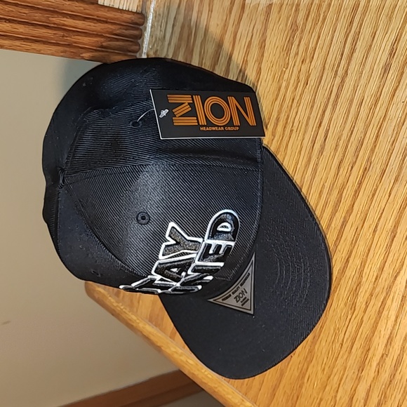 STAY TUNED SNAPBACK HAT - Picture 2 of 6